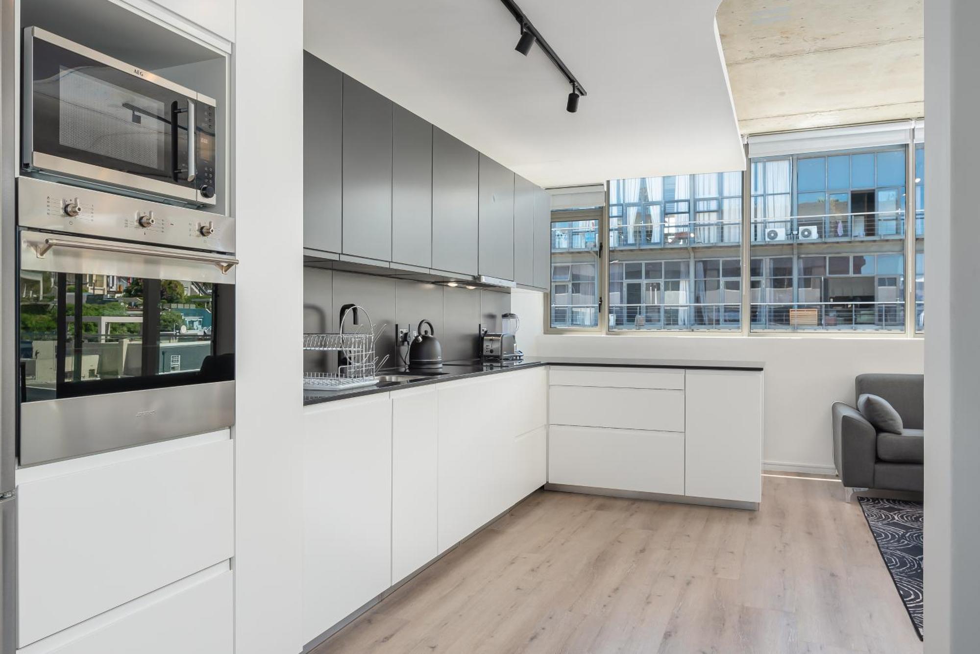 Luxury 2 Bedroom Mountain Views * Cape Town